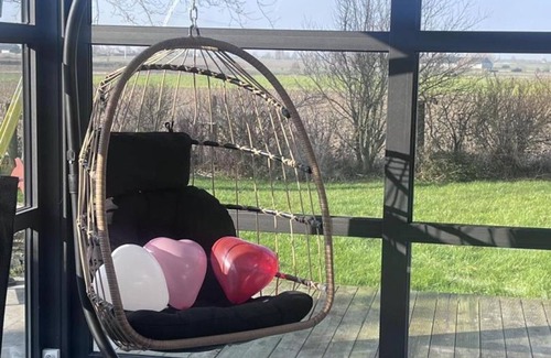 Oudezeele Cottage | Charming Flemish Farmhouse: 9 Guests, Garden, BBQ, Ping-Pong, Near Hiking & Cycling Trails
