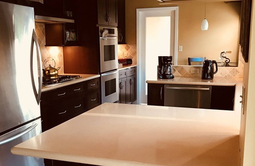 Coral Ridge Isles House | Charming Floridian Home with pool located close to Lauderdale by the Sea.