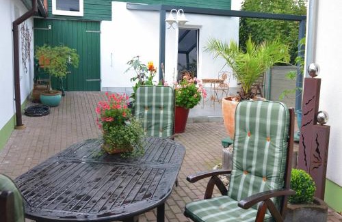 Langewiesen Apartment | Charming Forest Escape for Two, cleaning included