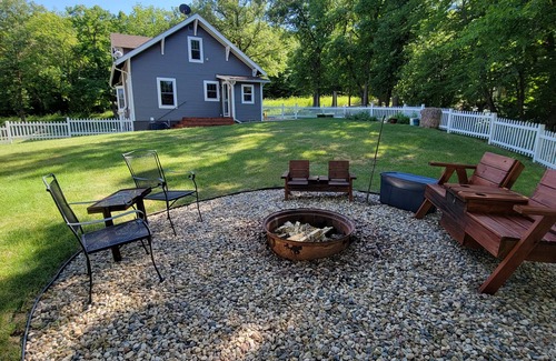 Ransom County House | Charming Fort Ransom Getaway