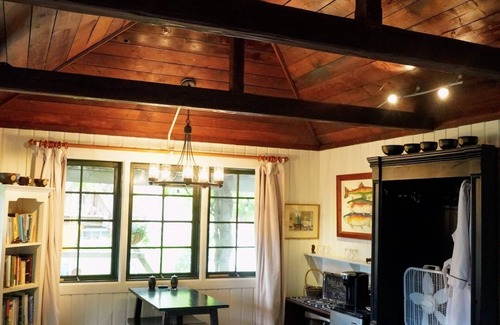 Moscow Cottage | Charming Fort Russell Carriage House - 5 blocks from downtown