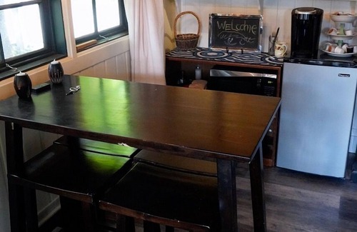 Moscow Cottage | Charming Fort Russell Carriage House - 5 blocks from downtown