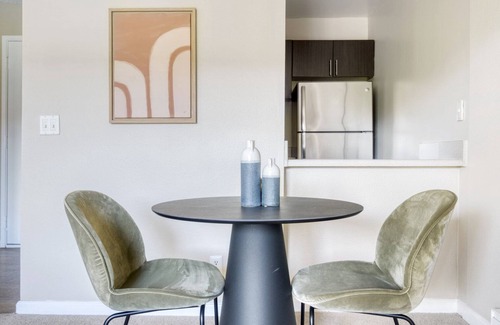 Foster City Apartment | Charming Foster City 1BR w/Gym, Pool, W/D, near highways, by Blueground