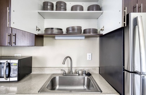 Foster City Apartment | Charming Foster City 1BR w/Gym, Pool, W/D, near highways, by Blueground