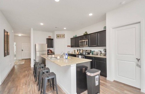 Katy House | CHARMING FOUR BEDROOMS BROOKSHIRE/KATY HOUSE WITH GYM.