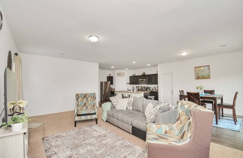 Katy House | CHARMING FOUR BEDROOMS BROOKSHIRE/KATY HOUSE WITH GYM.