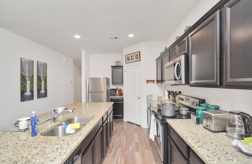 Katy House | CHARMING FOUR BEDROOMS BROOKSHIRE/KATY HOUSE WITH GYM.