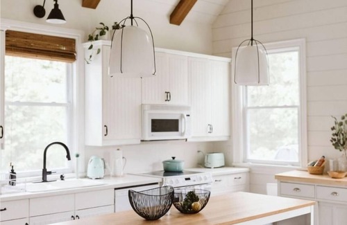 Bala Cottage | Charming Four Seasons Lake Front Renovated Cottage in Bala, Moon River Muskoka