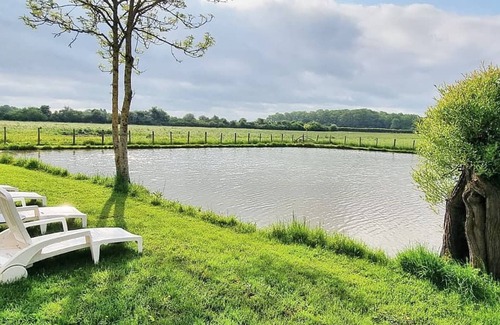 Belhomert-Guehouville Cottage | Charming cottage with nature, Wi-Fi, BBQ and private terrace