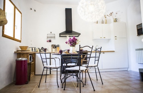 Ferrals-les-Corbieres Cottage | Charming Cottage in a Secret Garden, with pool in authentic rural village