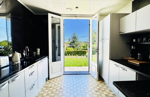 La Sauvetat-du-Dropt House | Charming cottage with pool, air-Con, views & high speed WiFi