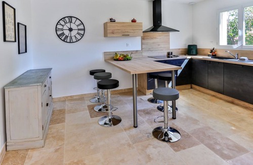 Saint-Etienne-du-Gres House | Charming new air-conditioned villa just 10 minutes from Les Baux de Provnce, a sure-fire favourite!