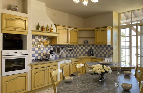 Pierrefitte-sur-Loire Cottage | Charming 18th-Century House with Garden, Near Lake & Attractions, Perfect for Families & Friends