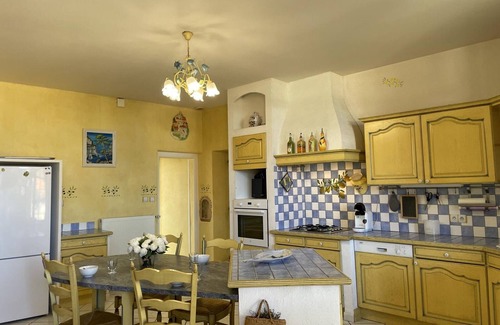Pierrefitte-sur-Loire Cottage | Charming 18th-Century House with Garden, Near Lake & Attractions, Perfect for Families & Friends