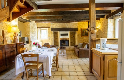 Saint-Aubin-de-Nabirat Cottage | Charming House with Garden, WiFi, and Fireplace Near Dordogne and Lot Borders