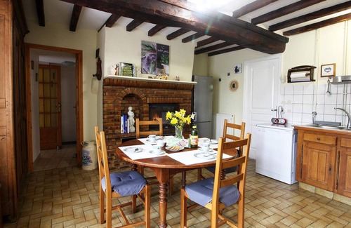 Saint-Bomer-les-Forges Cottage | Charming 19th-Century Home: WiFi, Fireplace, Baby Gear, Garden, Pet-Friendly, Cozy Countryside Retreat