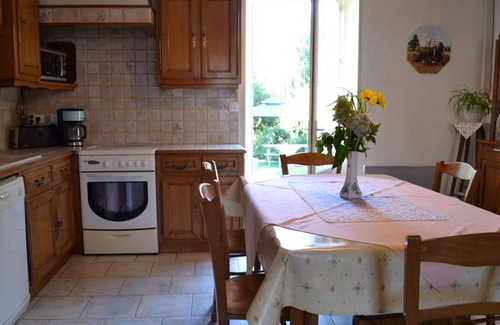 Saint-Genis-d'Hiersac Cottage | Charming Riverside Cottage with Garden, WiFi, and Outdoor Activities in Saint-Genis-Hiersac