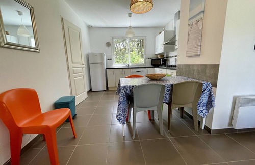 Domino House | Charming 2-Bedroom House Near Domino Beach with Garden, Parking, and Free WiFi
