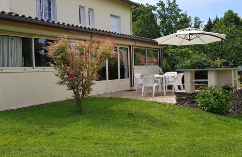 Saint-Jory-de-Chalais Cottage | Charming Cottage in Périgord Limousin: WiFi, AC, Large Garden, EV Charger