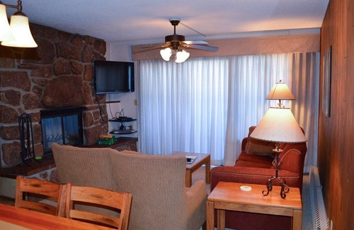 Sunset Ridge Resort | Charming Fraser 2-bedroom at The Pines of Meadow Ridge