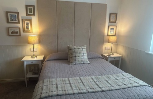 Thornhill Bed & Breakfast | Charming Friendly bed & breakfast in serene Thornhill with WiFi