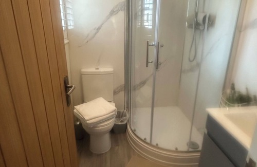 Thornhill Bed & Breakfast | Charming Friendly bed & breakfast in serene Thornhill with WiFi