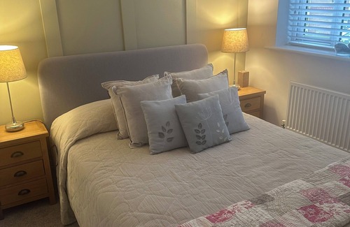 Thornhill Bed & Breakfast | Charming Friendly bed & breakfast in serene Thornhill with WiFi