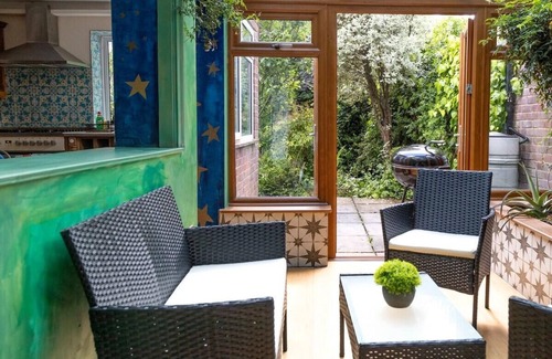 Frome House | Charming Frome Retreat with 4 Bedrooms