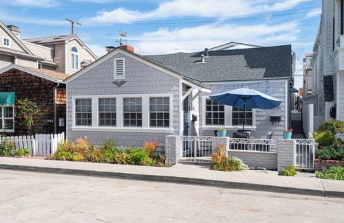 Balboa Island House | Charming Front Unit on Balboa Island