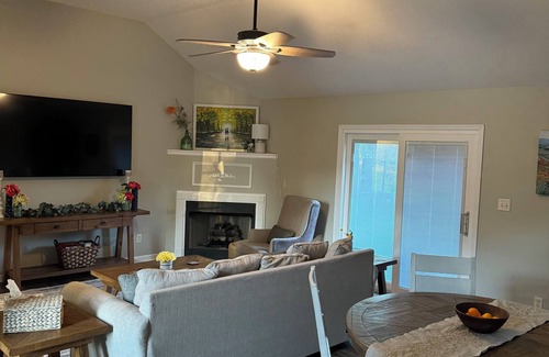 Knoxville House | Charming, fully-equipped, 3-bedroom house in lovely Knoxville.