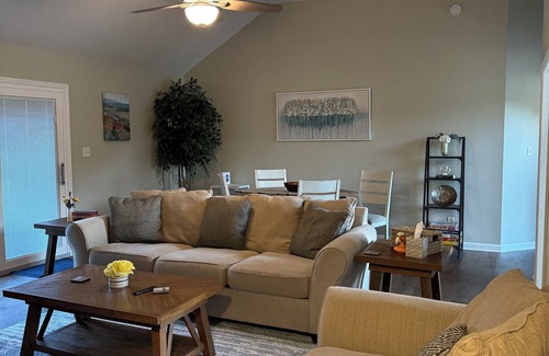 Knoxville House | Charming, fully-equipped, 3-bedroom house in lovely Knoxville.