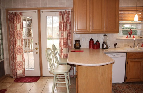 Northwest Dallas House | Charming Fully Furnished House On Tree Lined Street