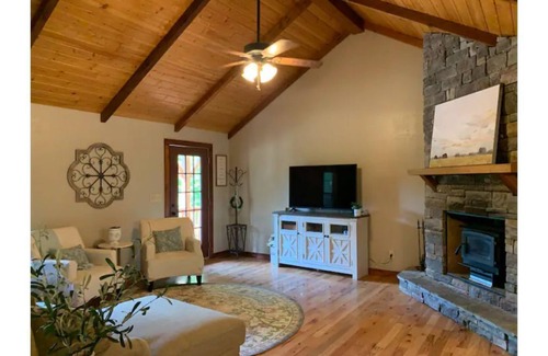Hickman Cottage | Charming Fun Filled Cottage on 5 Private Acres
