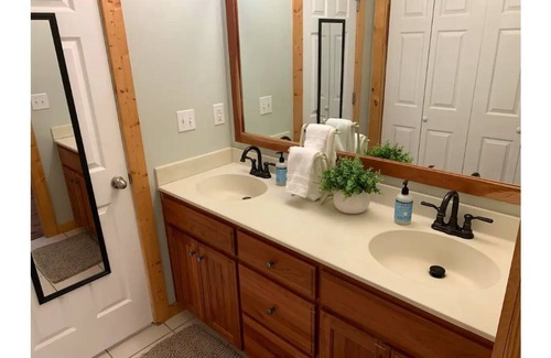 Hickman Cottage | Charming Fun Filled Cottage on 5 Private Acres