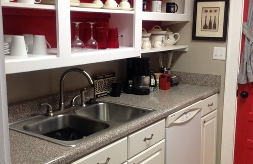 Orangeburg House | CHARMING FURNISHED APARTMENT