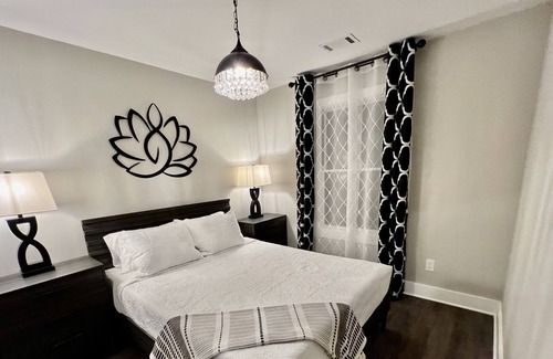 Gainesville House | Charming Gainesville Townhome, central, 2 mile from Hospital