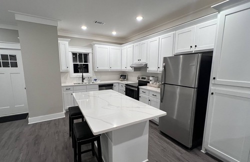 Gainesville House | Charming Gainesville Townhome, central, 2 mile from Hospital