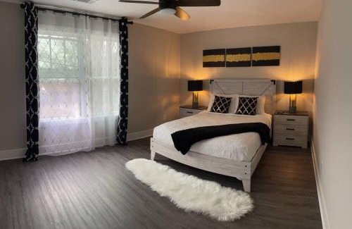 Gainesville House | Charming Gainesville Townhome 3