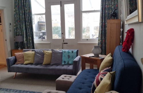 Hove Apartment | Charming garden flat in Hove - 5 mins walk to sea & amenities