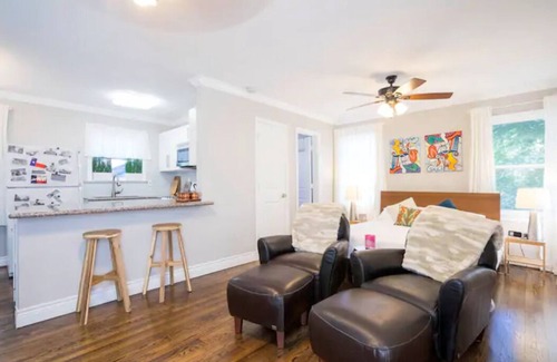 Montrose Apartment | Charming Garage Apartment