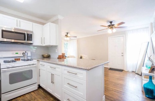 Montrose Apartment | Charming Garage Apartment