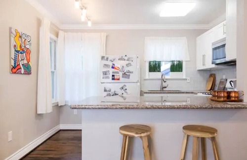 Montrose Apartment | Charming Garage Apartment