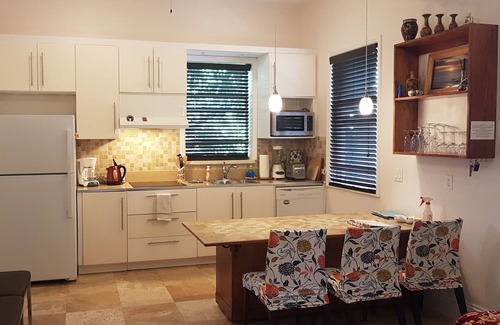 Leeward Settlement Cottage | Charming Garden Cottage on the canal in Leeward