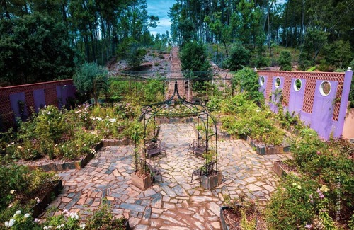 Pedrogao Grande Cottage | Charming Garden Retreat in Pedrogao Grande