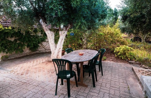 Pedrogao Grande Cottage | Charming Garden Retreat in Pedrogao Grande