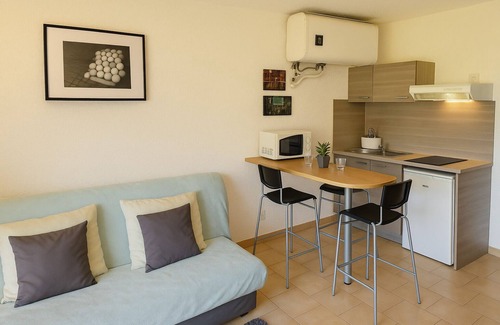Calcatoggio Apartment | Charming Garden apartment by the sea, 150 meters from the beach.
