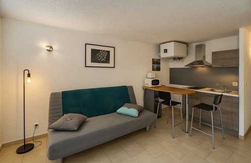 Calcatoggio Apartment | Charming Garden apartment by the sea, 150 meters from the beach.