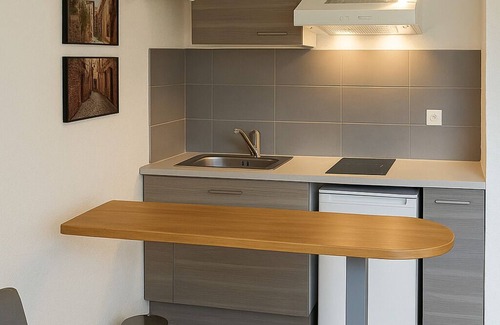 Calcatoggio Apartment | Charming Garden apartment by the sea, 150 meters from the beach.