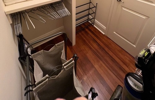 East Riverside Apartment | Charming Garden Apartment in the Heart of Uptown