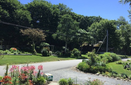 East Boothbay Cottage | Charming garden cottage located on Little River East Boothbay directly on wharf